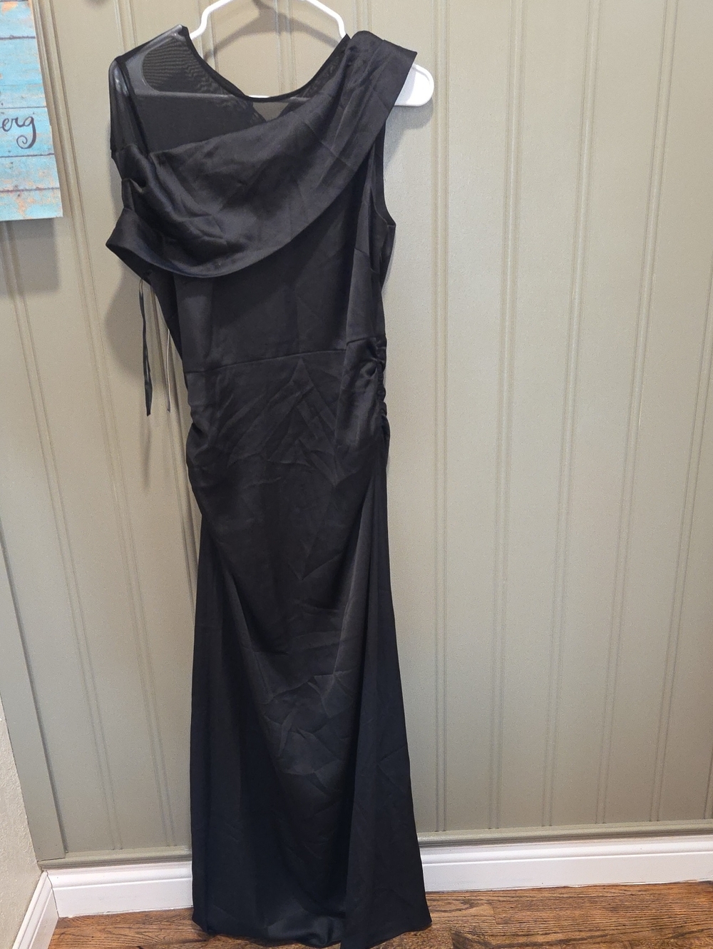 Maggy London Black One-Shoulder Evening Gown